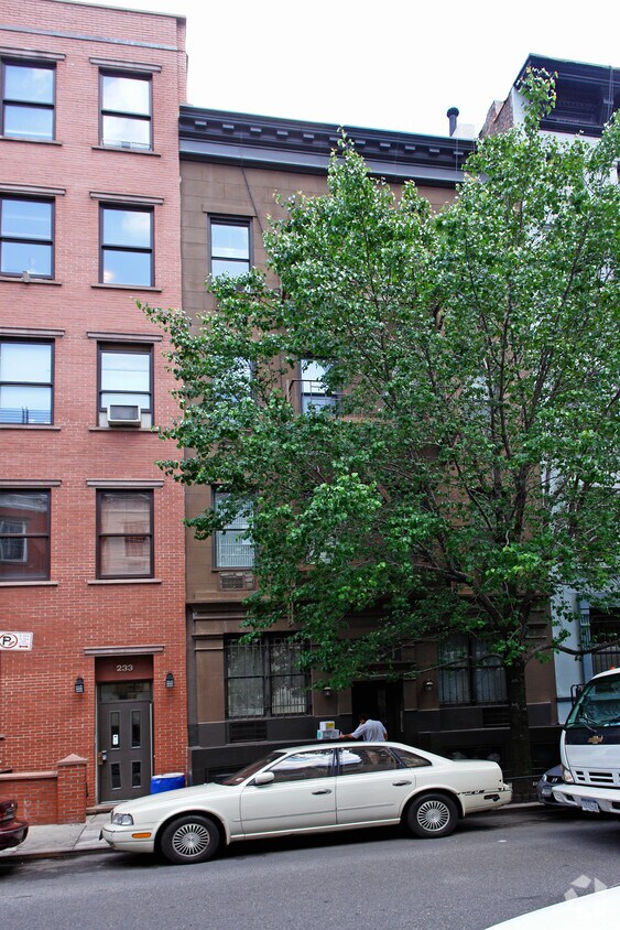 Building Photo - 231 W 15th St