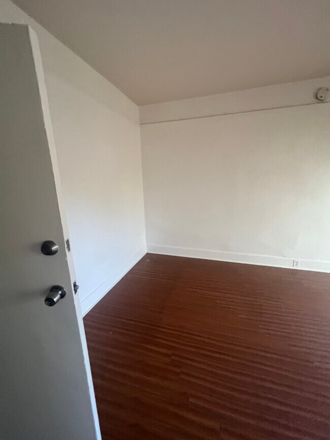 Foto del edificio - 201 Toluca N St