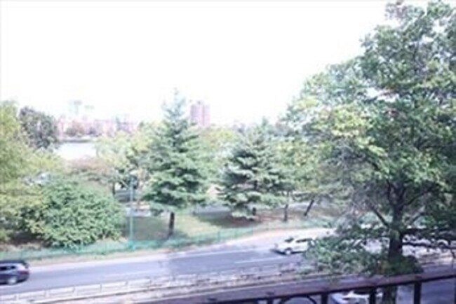 Foto del edificio - 189 Bay State Rd