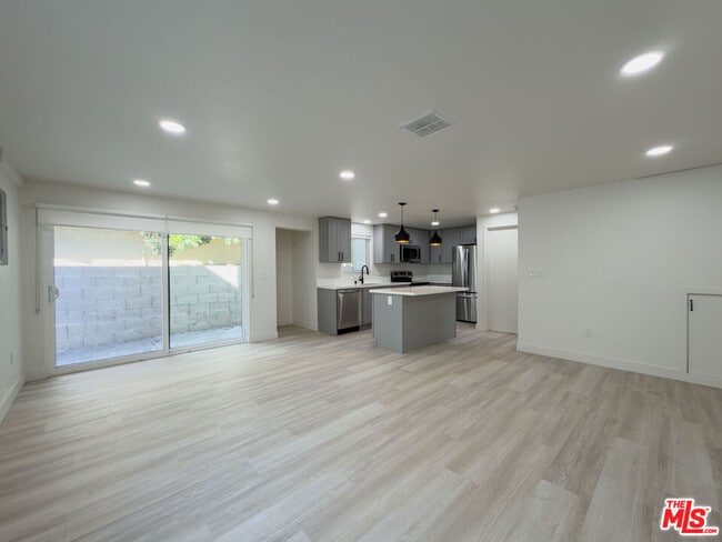 Building Photo - 2757 Andreo Ave