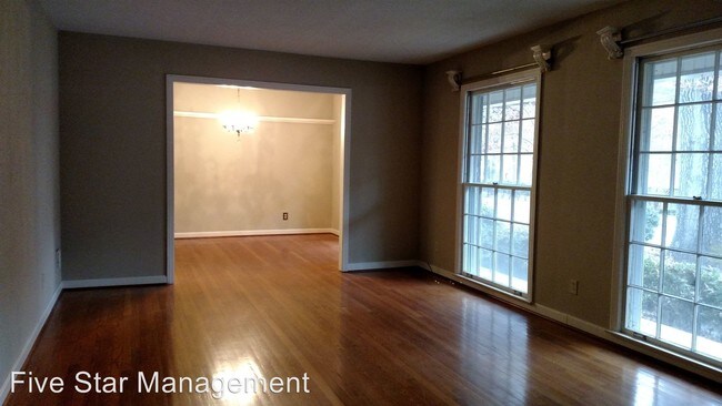 Foto del edificio - 4215 Hillsboro Dr