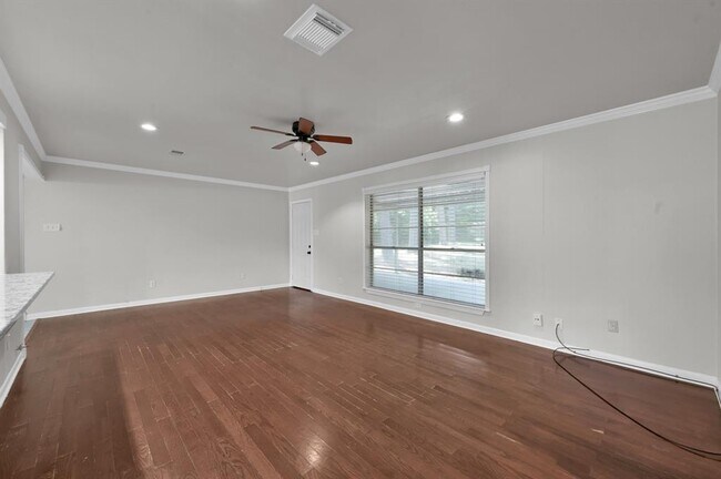 Foto del edificio - 2310 Fawnwood Ln