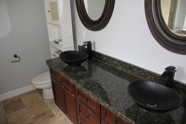 Foto del edificio - 9305 Harrisburg Ln