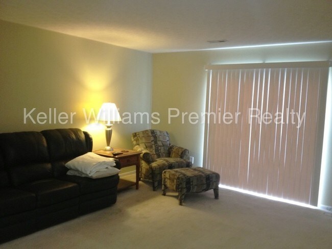Building Photo - 4698 Cadmus Dr