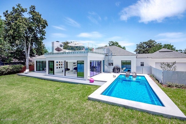 Building Photo - 8150 Hunters Grove Rd