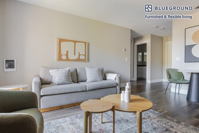 Foto del edificio - 766 Edgewater Blvd