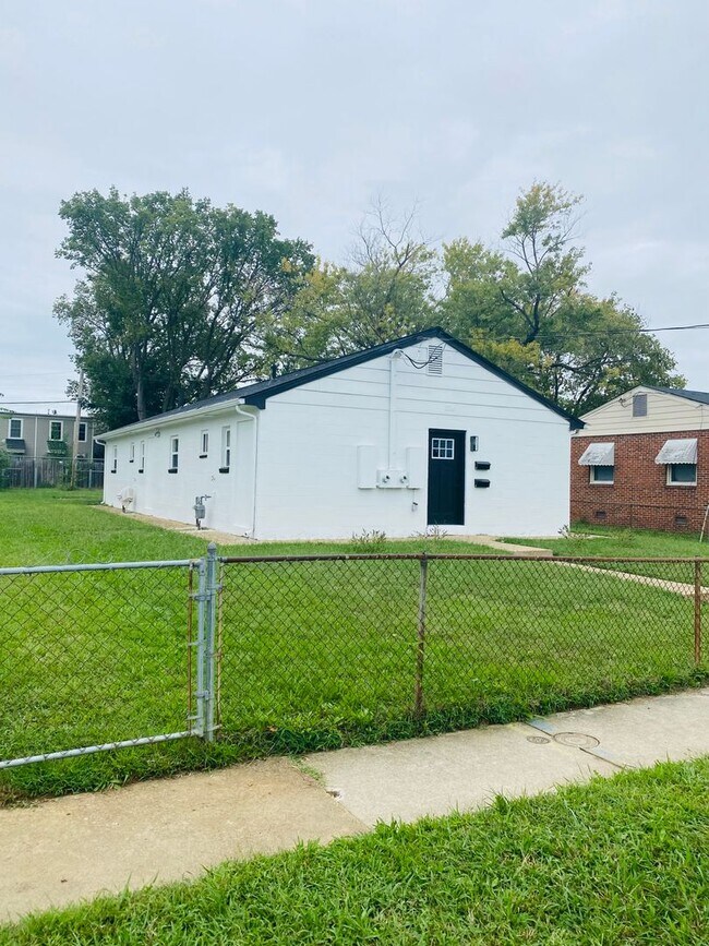 Building Photo - 1116 N 32nd Street