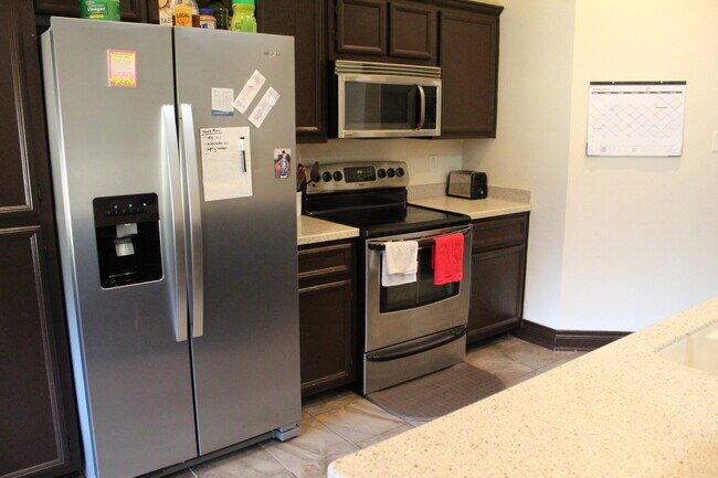 Kitchen Appliances - 4807 Telluride Dr