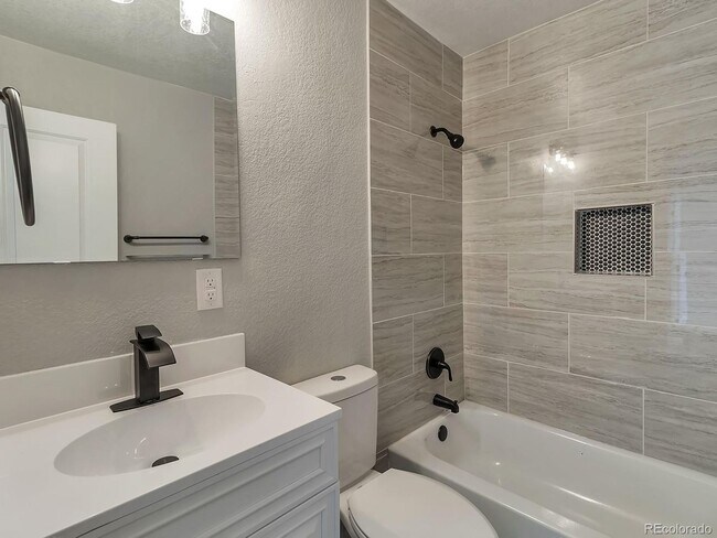 Foto del edificio - Fully renovated ranch style home near Ansc...