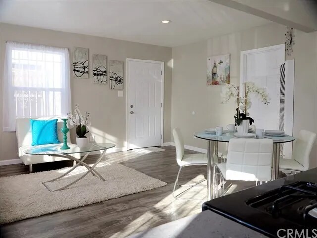 Foto del edificio - 6582 S Van Ness Ave