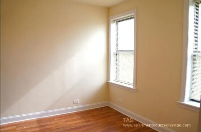 Foto del edificio - 1744 N Humboldt Blvd