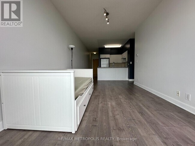 Photo du bâtiment - 68-2068 Grangeway Ave