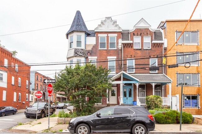 Foto del edificio - 2 br, 1 bath 4plex - 640 N 32ND ST Unit R2