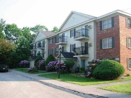 Building Photo - Oak Hill Condominiums