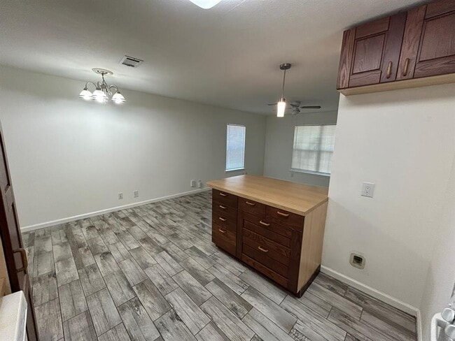 Building Photo - 6512 Linda Ln
