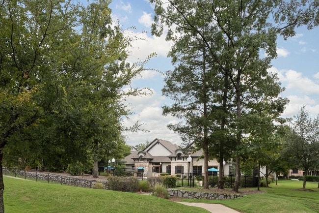 Building Photo - Stonebridge at the Ranch