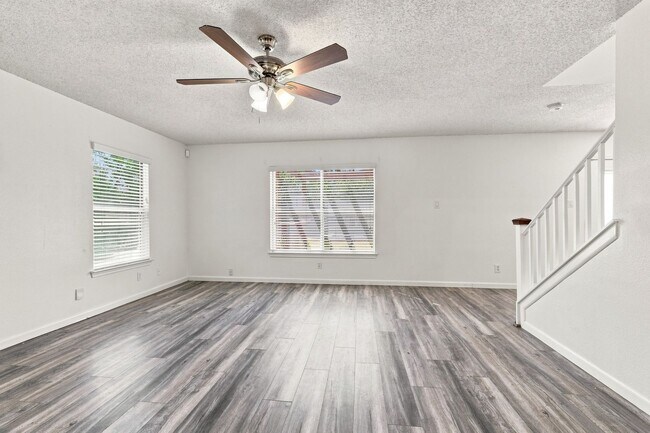 Foto del edificio - 8018 Chestnut Bluff Dr