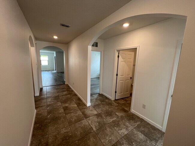 Foto del edificio - 6598 Marble Rd