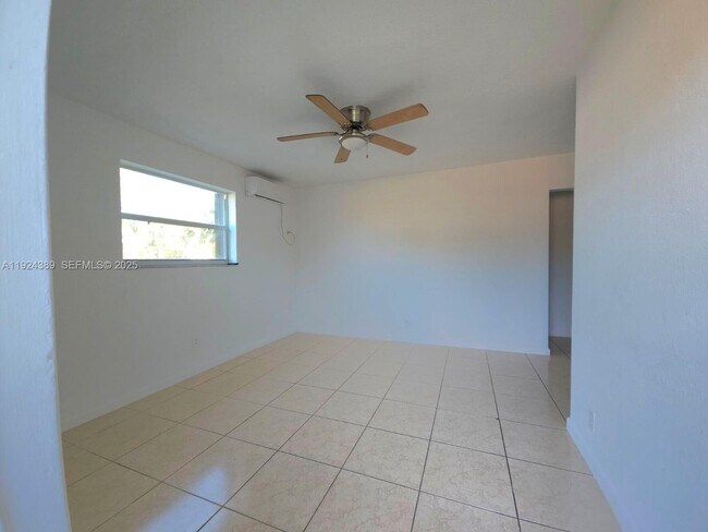 Foto del edificio - 2580 NW 139th St