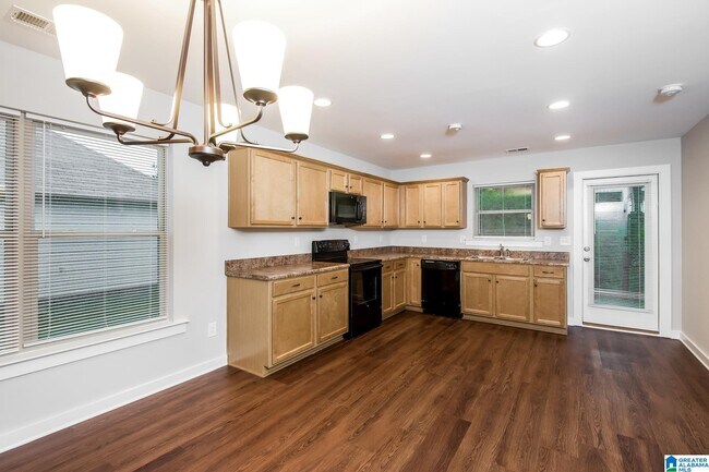 Foto del edificio - 875 Maple Trce