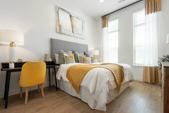 Building Photo - Finley on the Green