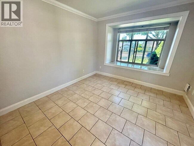 Photo du bâtiment - 7550 Davies St