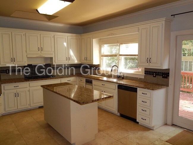 Building Photo - 920 Manchester Pl in Sandy Springs
