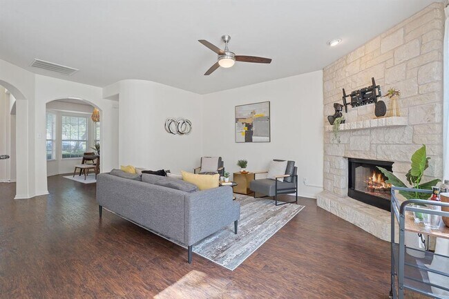 Foto del edificio - 13202 Fawn Valley Dr