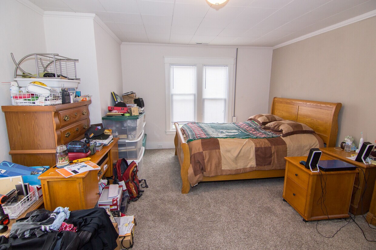 Foto principal - 1033 Helen St NE