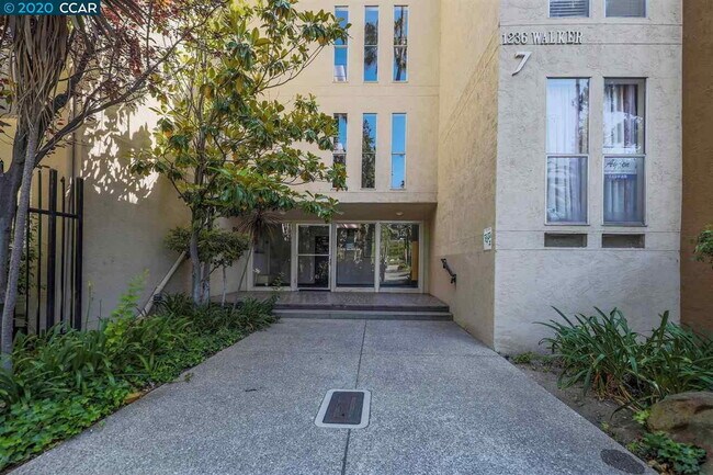 Foto del edificio - "Chic 2-Bed Condo in Walnut Creek with Sleek Granite Countertops - 790 Sq Ft of Modern Living!"