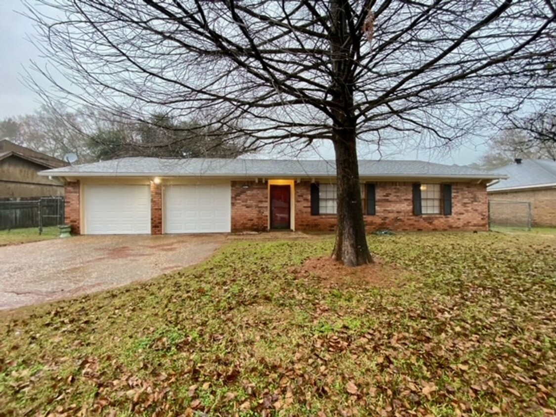 Foto principal - 3 Bedroom 2 Bath Home in Shreveport!