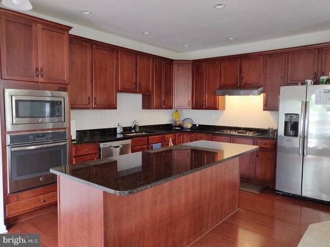 Building Photo - 42891 Edgegrove Heights Terrace