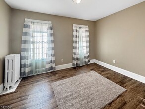 Building Photo - 62 Summit Ave