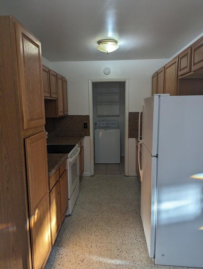 Building Photo - 1156 W 26th St