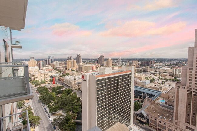 Foto del edificio - 610 E Market St