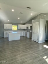 Building Photo - 1867 Maiden St