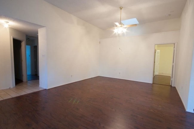 Building Photo - 1812 Pine Ridge Dr