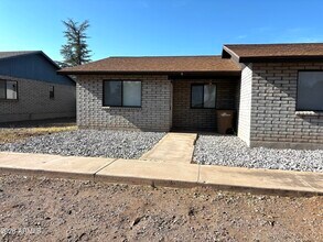 Building Photo - 2135 Hohokam Dr
