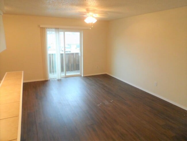 Building Photo - 1331 Glen Oaks Ct