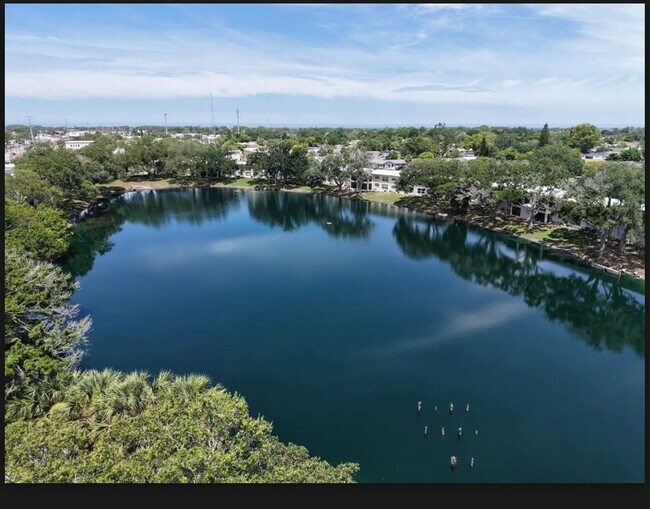 Foto del edificio - Armature Lake Apartments