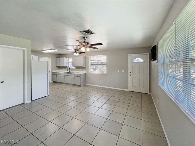 Building Photo - 27915 Washington St