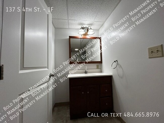 Foto del edificio - 137 S 4th St