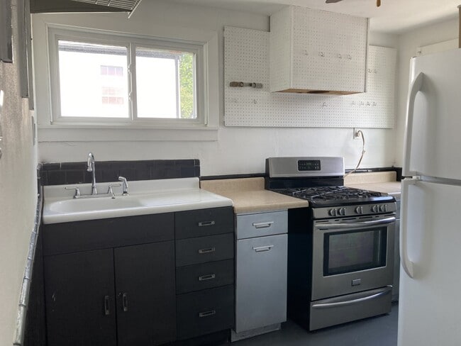 Kitchen - 9579 Page Ave