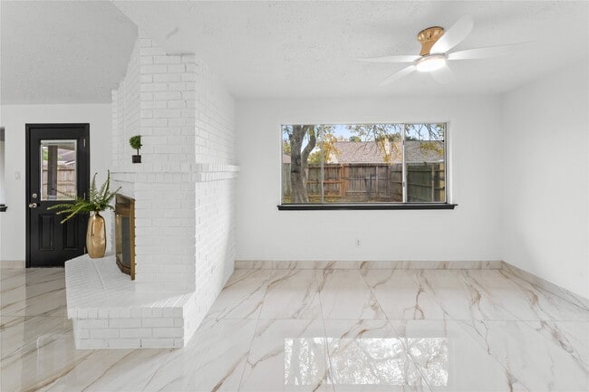 Foto del edificio - 2610 Hollymist Dr