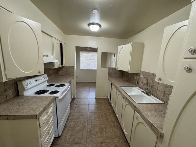 Building Photo - West Phoenix Townhome