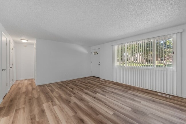 Building Photo - New Remodel 2 bed 1 bath (partial finished...