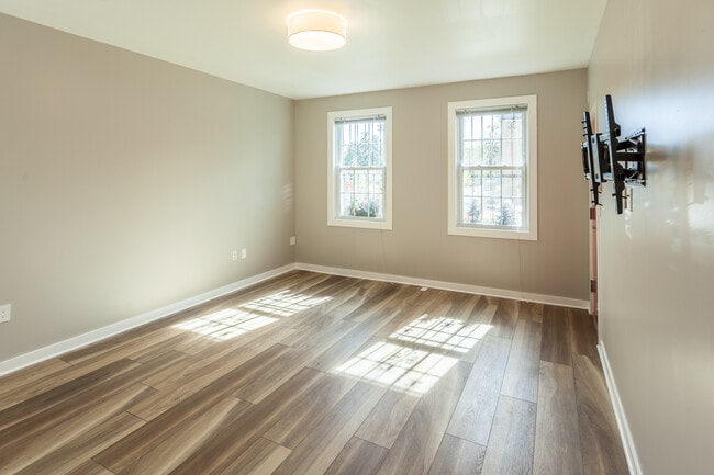 Living Room - 1908 Constitution Ave NE