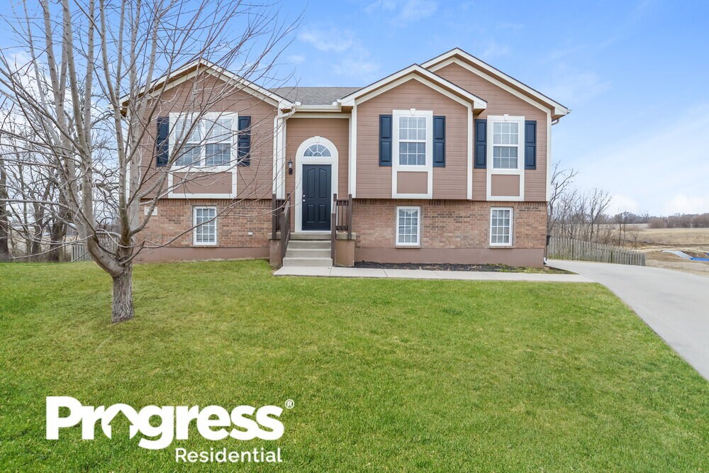 Primary Photo - 712 Hibiscus Cir