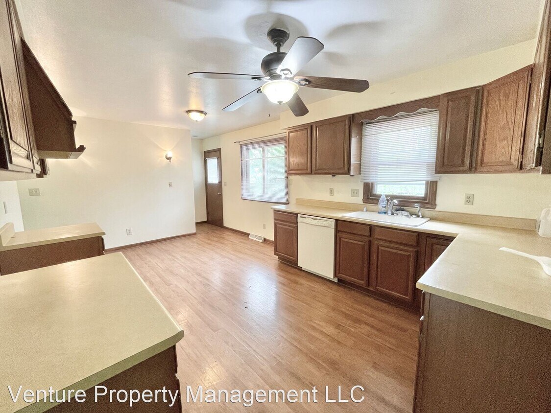 Primary Photo - 3 br, 2 bath House - W172 S7413 Lannon Dr
