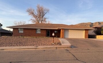Building Photo - 3015 Del Sur